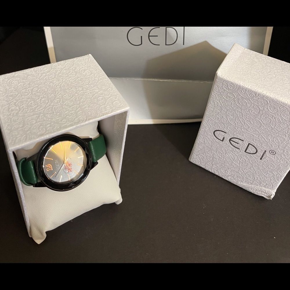 Gedi women’s green face wrist watch